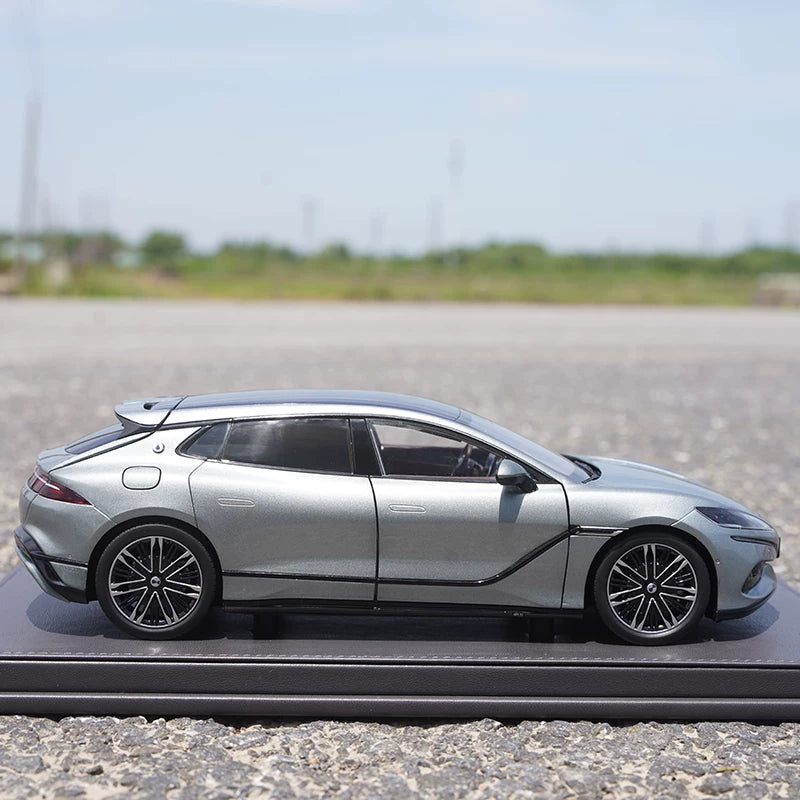 1:18 Denza Z9 GT diecast model