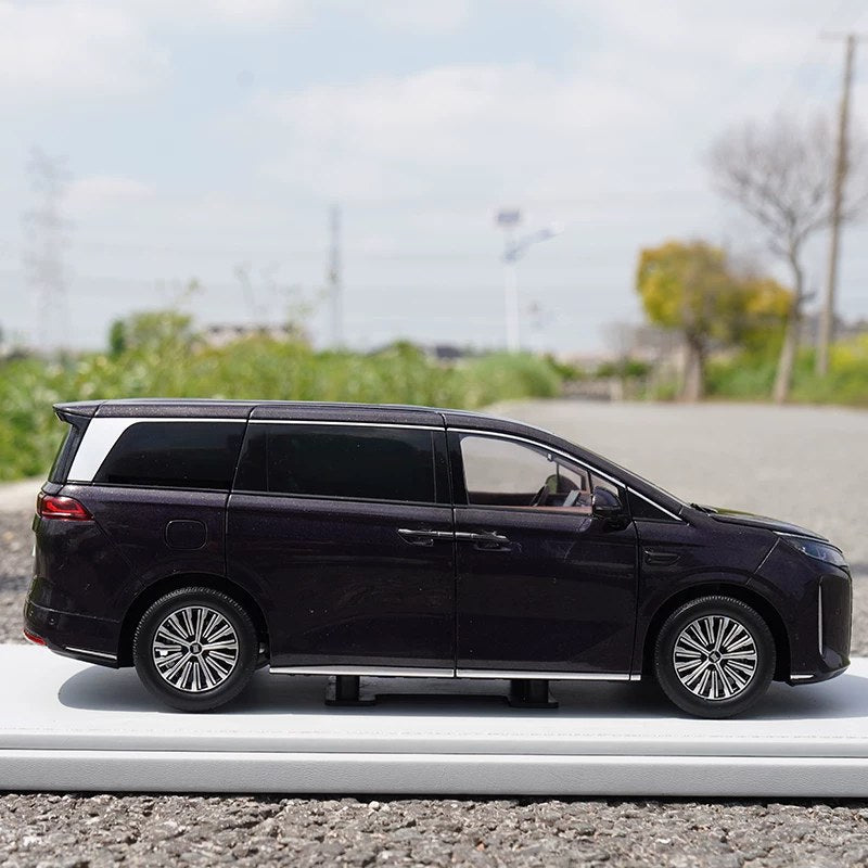1:18 BYD Xia 2025 MPV diecast model