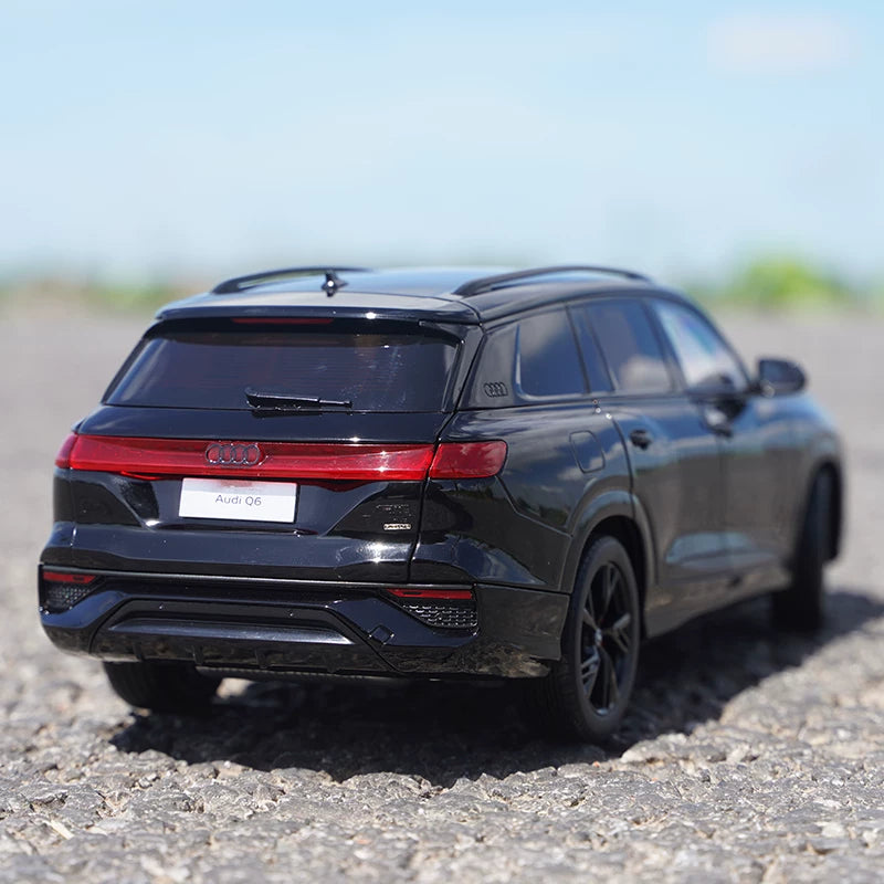 1:18 SAIC Audi Q6 SUV diecast model