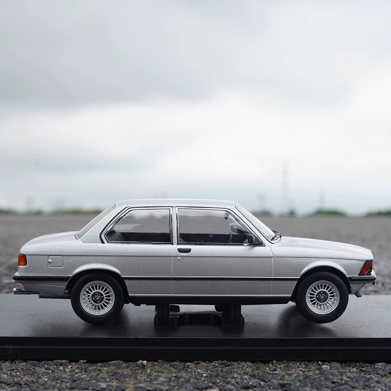 1:18 BMW 323i E21 Sedan diecast model