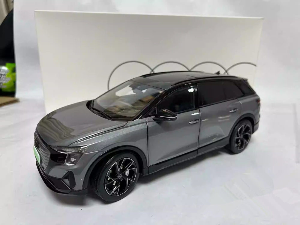 Original 1:18 Scale Audi Q5 e-tron Diecast Model Car – Full Alloy Body, Openable Doors, Working Steering