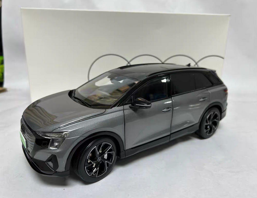 Original 1:18 Scale Audi Q5 e-tron Diecast Model Car – Full Alloy Body, Openable Doors, Working Steering