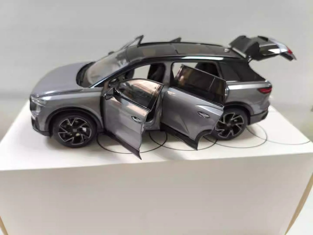 Original 1:18 Scale Audi Q5 e-tron Diecast Model Car – Full Alloy Body, Openable Doors, Working Steering