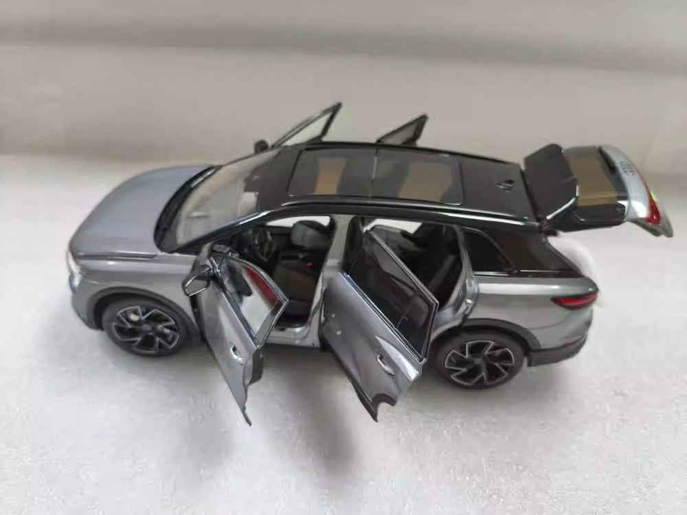 Original 1:18 Scale Audi Q5 e-tron Diecast Model Car – Full Alloy Body, Openable Doors, Working Steering
