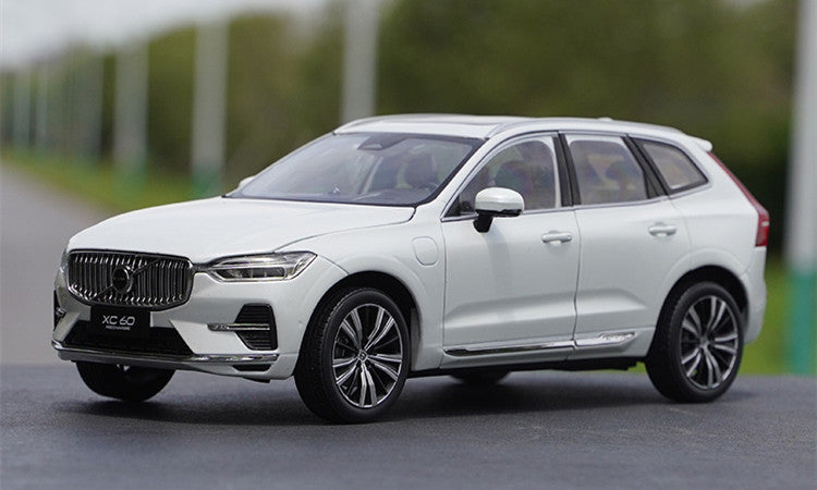 High relistic 1:18 Volvo XC60 Diecast display Model – Premium Alloy SUV Replica with Opening Doors, Hood & Trunk