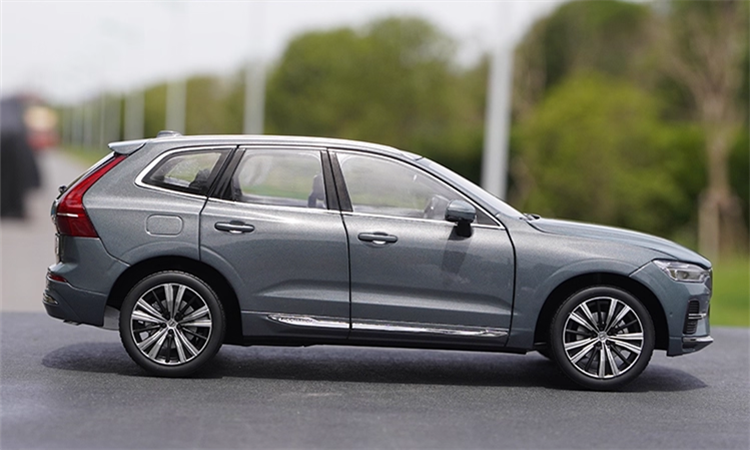 High relistic 1:18 Volvo XC60 Diecast display Model – Premium Alloy SUV Replica with Opening Doors, Hood & Trunk