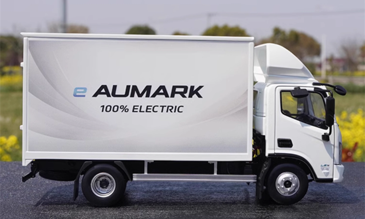1:22 scale Foton Aumark iBlue Diecast Collectiable Cargo Truck Model