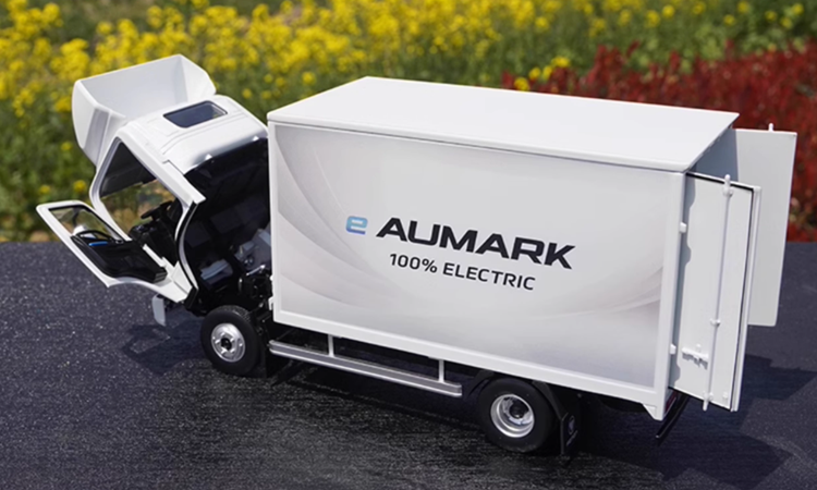1:22 scale Foton Aumark iBlue Diecast Collectiable Cargo Truck Model