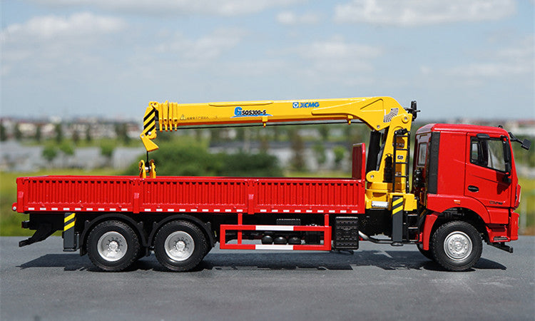 1:35 XCMG Integrated Truck-Mounted Crane Model – Diecast Alloy Construction Truck Replica with Telescopic Boom