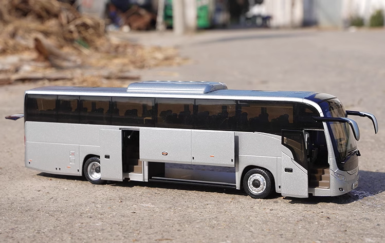 High quality 1:42 Yutong T12E Overseas Edition Alloy Tourist Bus Model for birthday gift, collection, display