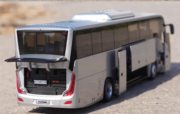 High quality 1:42 Yutong T12E Overseas Edition Alloy Tourist Bus Model for birthday gift, collection, display