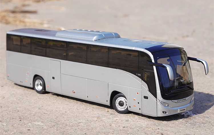High quality 1:42 Yutong T12E Overseas Edition Alloy Tourist Bus Model for birthday gift, collection, display