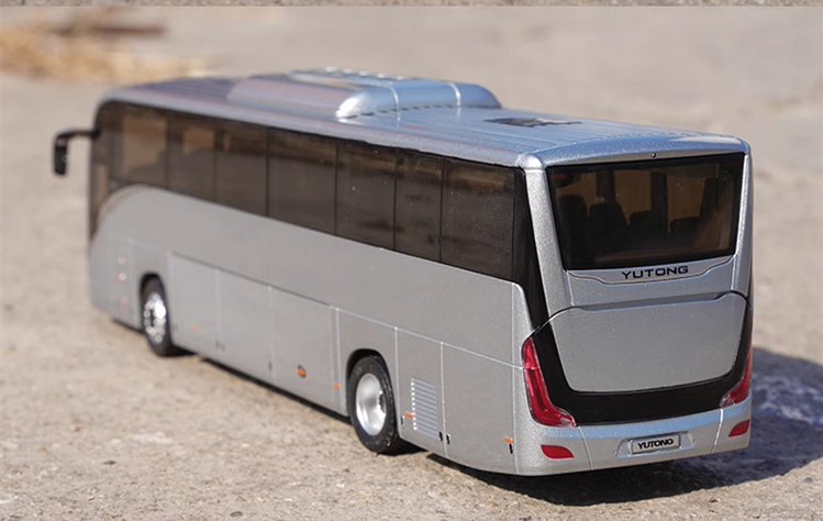 High quality 1:42 Yutong T12E Overseas Edition Alloy Tourist Bus Model for birthday gift, collection, display