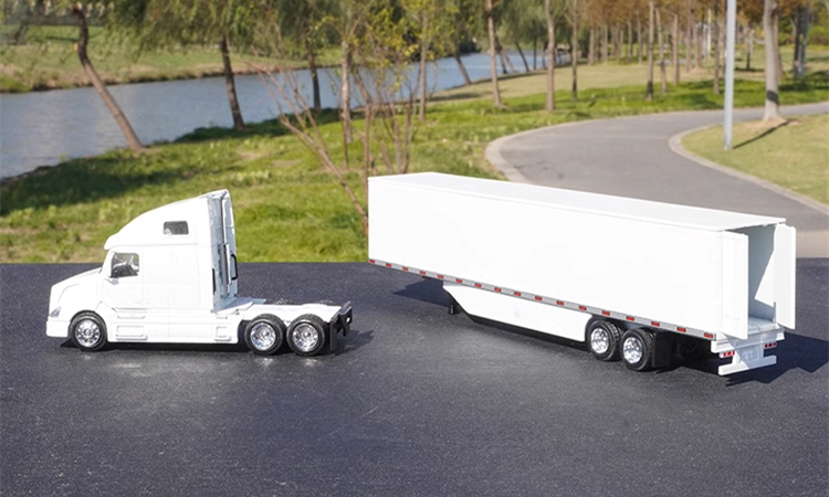 1:64 Volvo Freightliner American-Style Long Nose Container Truck | Diecast Alloy Model with Detachable Trailer