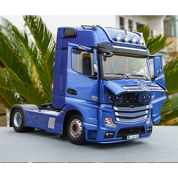Benz Truck 1:18Diecast Replica For Collectors | Megamodel