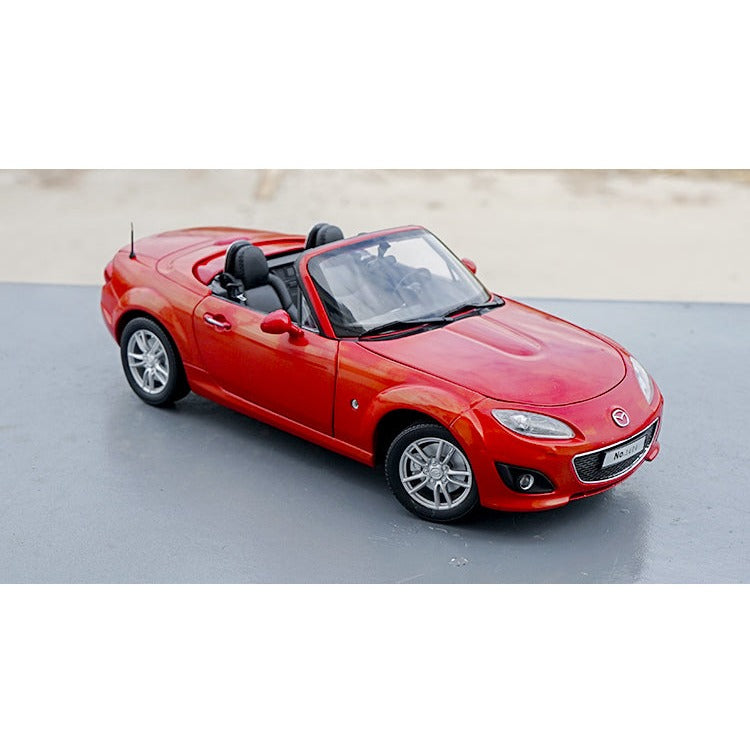 1:18 Mazda Roadster Scale Diecast Model — Megamodel Collectible