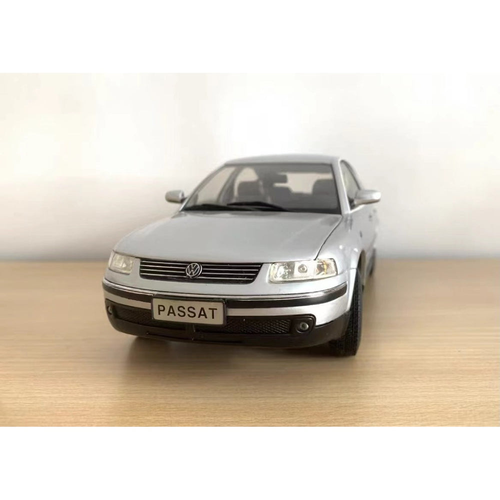 1:18 Volkswagen VW Passat B5 B5 Diecast Scale Car Model For Collection Diecast Model Car Collectible By Megamodel