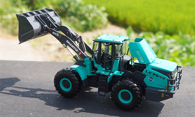 High quality collectiable 1:35 Scale Shantui LE70‑3X electric loader replica for promotional gifts
