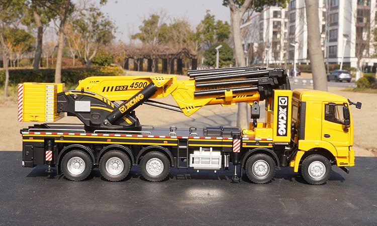 1:35 XCMG SQZ4500 Diecast Heavy-Duty Folding Arm Truck Crane Model for Collectible Gift