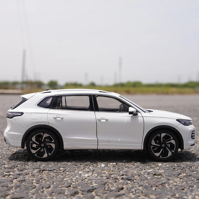 High Quality 1:18 VW Tiguan L PRO SUV Alloy Car Mode for Collection Kids Gifts Decoration Display