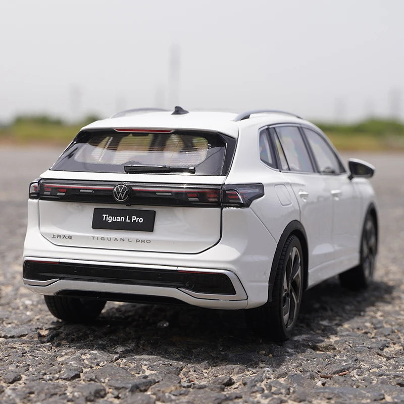 High Quality 1:18 VW Tiguan L PRO SUV Alloy Car Mode for Collection Kids Gifts Decoration Display