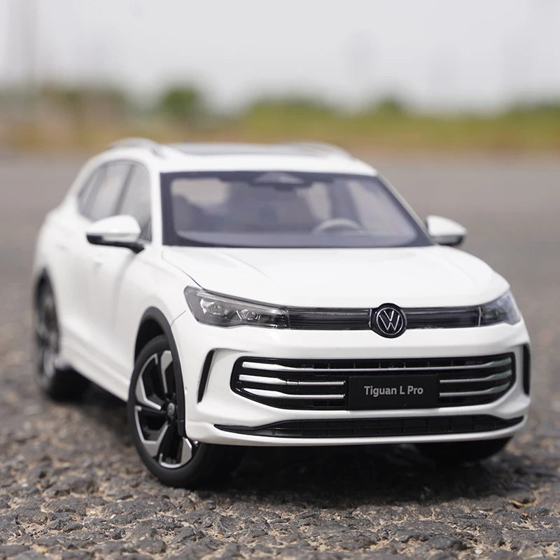 High Quality 1:18 VW Tiguan L PRO SUV Alloy Car Mode for Collection Kids Gifts Decoration Display