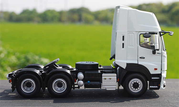 High quality collectiable 1:24 Hino 700 tractor Truck Model for collection, gift, demonstration