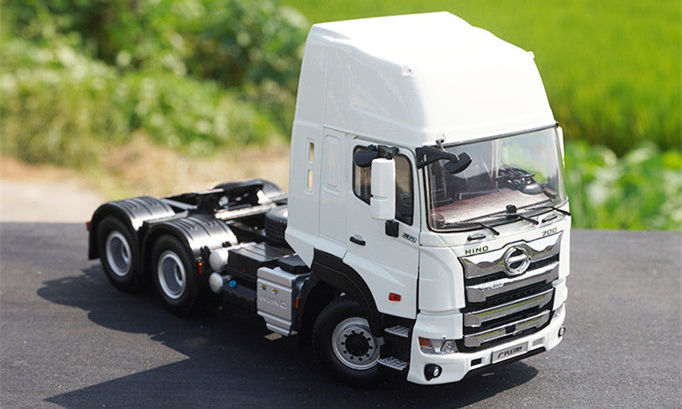 High quality collectiable 1:24 Hino 700 tractor Truck Model for collection, gift, demonstration