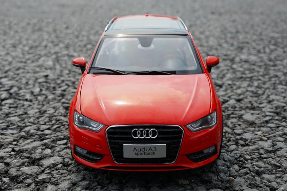 Original Authorized Authentic alloy 1/18 Scale Audi A3 Sportback DieCast classic Car Model for gift collection