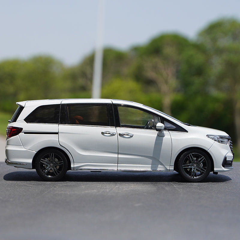 Original factory 1:18 HONDA ODYSSEY hybrid 2022 diecast white/silver classic MPV car model for birthday gift