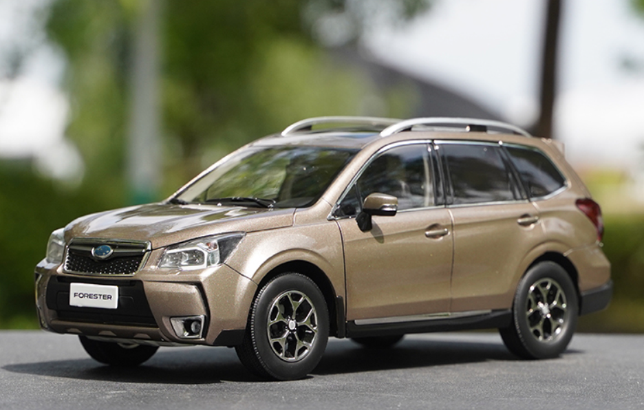 Original factory 1:18 Subaru Forester 2015 version classic simulation alloy car model for gift, toys