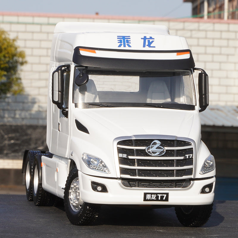 Classic 1:24 Chenglong T7 model American long-head tractor trailer head simulation model of heavy truck for toy gift