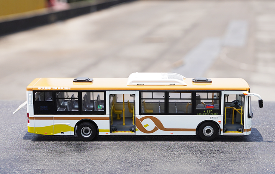 Original factory 1:42 Shanghai Sunwin 6116HG Shanghai city bus model, Alloy Diecast Model for gift