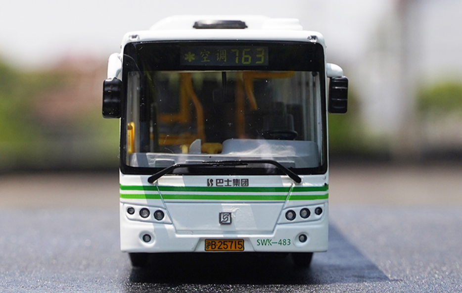 Original factory 1:42 Shanghai Sunwin 6116HG Shanghai city bus model, Alloy Diecast Model for gift