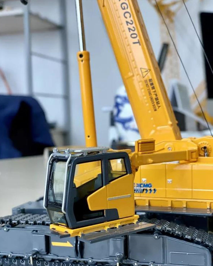Original Authentic 1:50 XCMG XGC220T diecast telescopic boom crawler crane model alloy engineering hoist models
