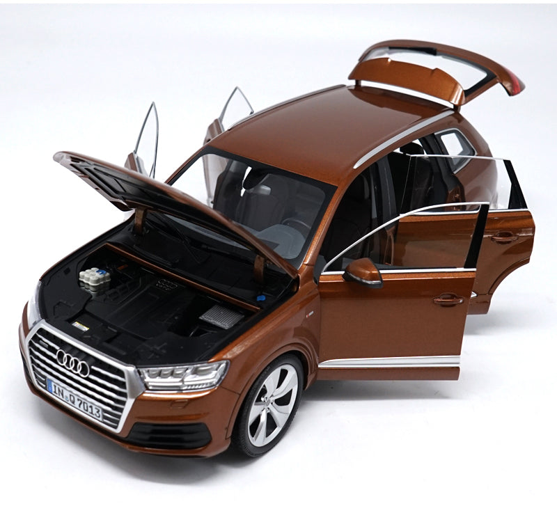 Original factory authentic Minichamps 1:18 AUDI Q7 SUV New Q7