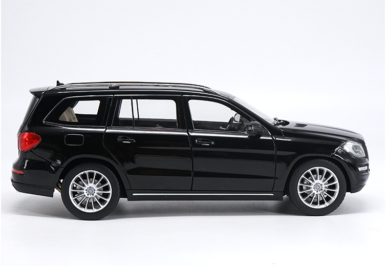 Original factory authentic 1:18 Benz GLS500 BENZ S-CLASS GL500 diecast metal car model with small gift