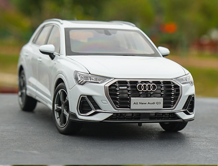 1:18 Diecast All New AUDI Q3 2019 version metal SUV car model with small gift