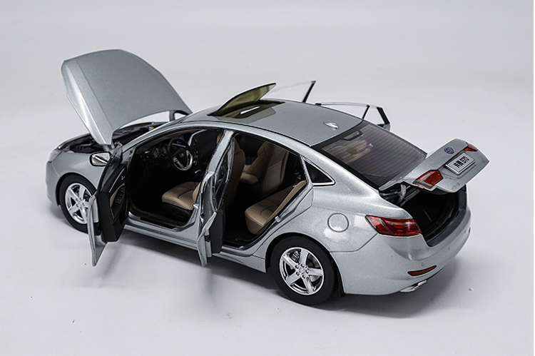 Original factory authentic 1/18 FAW Benteng B70 diecast metal car model with small gift