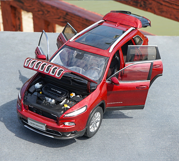 Original factory authentic 1:18 JEEP Cherokee SUV diecast car model with small gift
