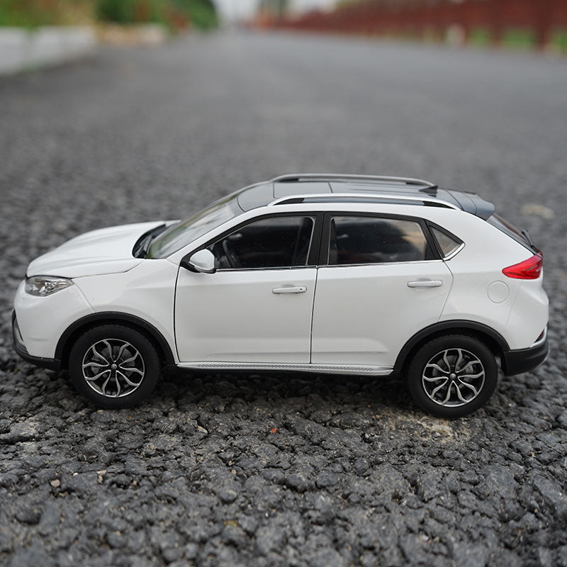 Original factory authentic 1:18 MGGS MG GS diecast car model with small gift