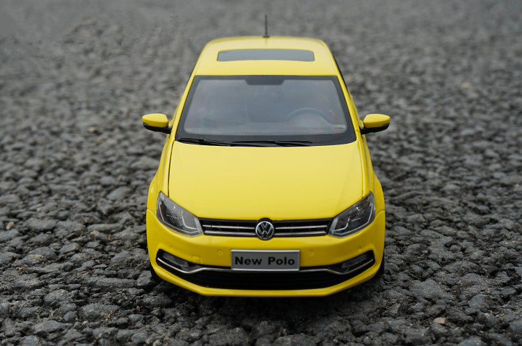 Original factory authentic 1:18 NEW POLO 2016 green/RED/yellow diecast sedan car model for gift, toys, collection