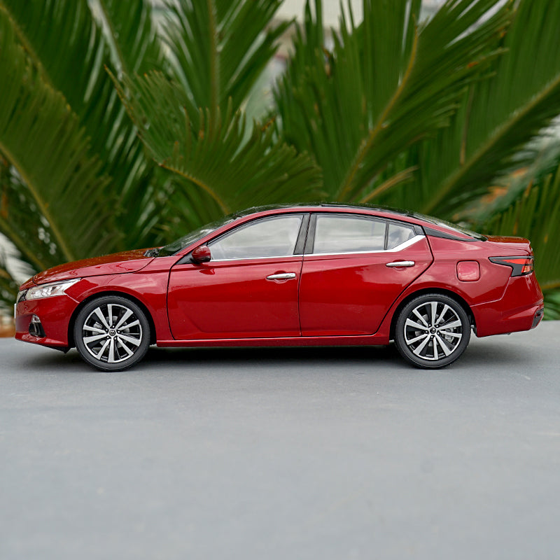 1/18 Nissan Zinc Alloy car model NISSAN ALTIMA Seventh generation with small gift