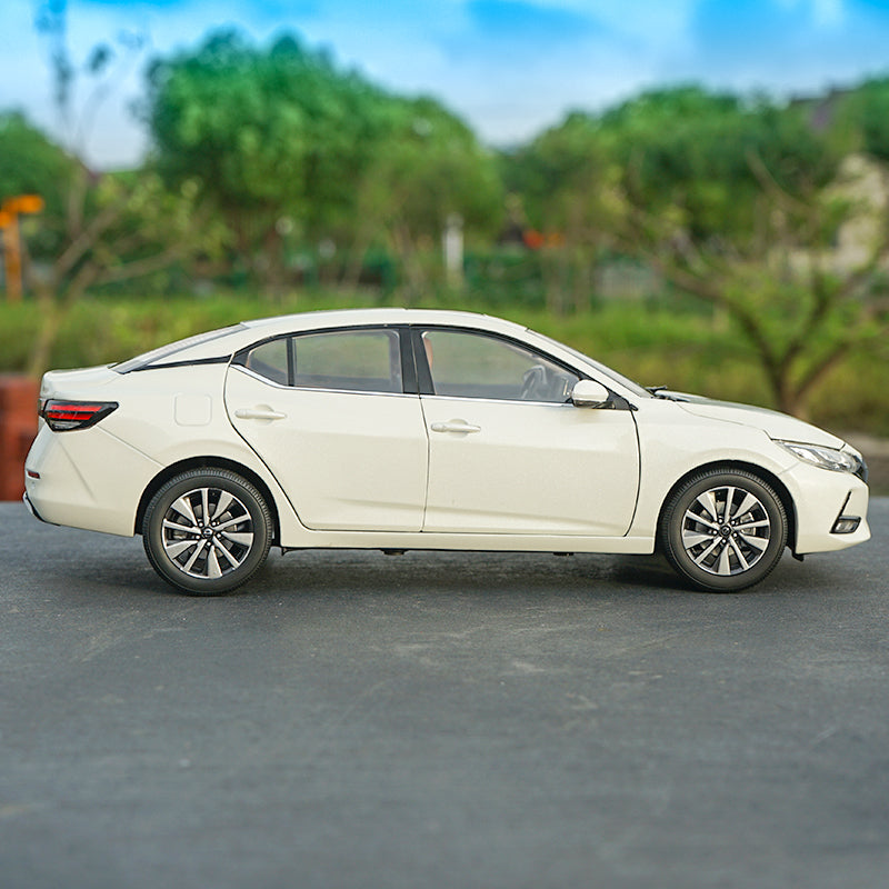 1:18 Scale NISSAN SYLPHY 14th generation 2019 Metal Diecast Model Car with small gift