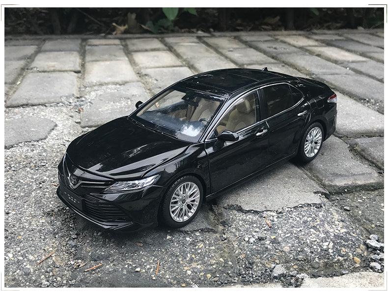 Original Authorized Authentic 1/18 Toyota Camry 8th eighth generation hybrid Diecast Car Model Toy models for christmas/Birthday
