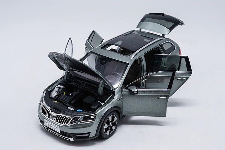 Original factory authentic 1/18 Skoda Octavia Combi Wagon diecast metal car model with small gift