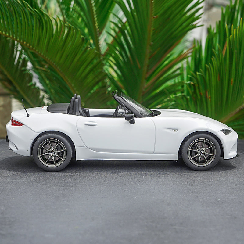 1:18 Triple9 MX5 MAZDA MX-5 2015 With removable soft top metal car