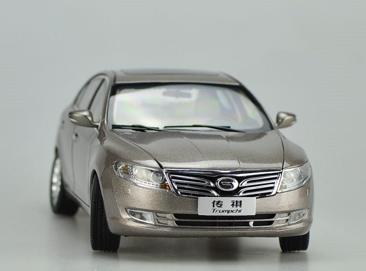Original factory authentic 1:18 Trumpchi GA5 diecast car models with small gift