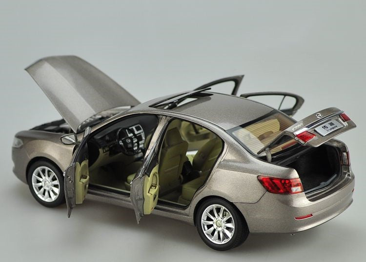 Original factory authentic 1:18 Trumpchi GA5 diecast car models with small gift