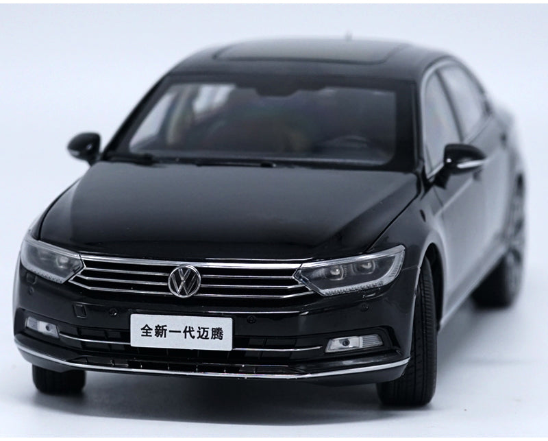 Original factory authentic 1:18 VW Magotan Passat B8 2017 Static Simulation Diecast car models for gift, toys, collection